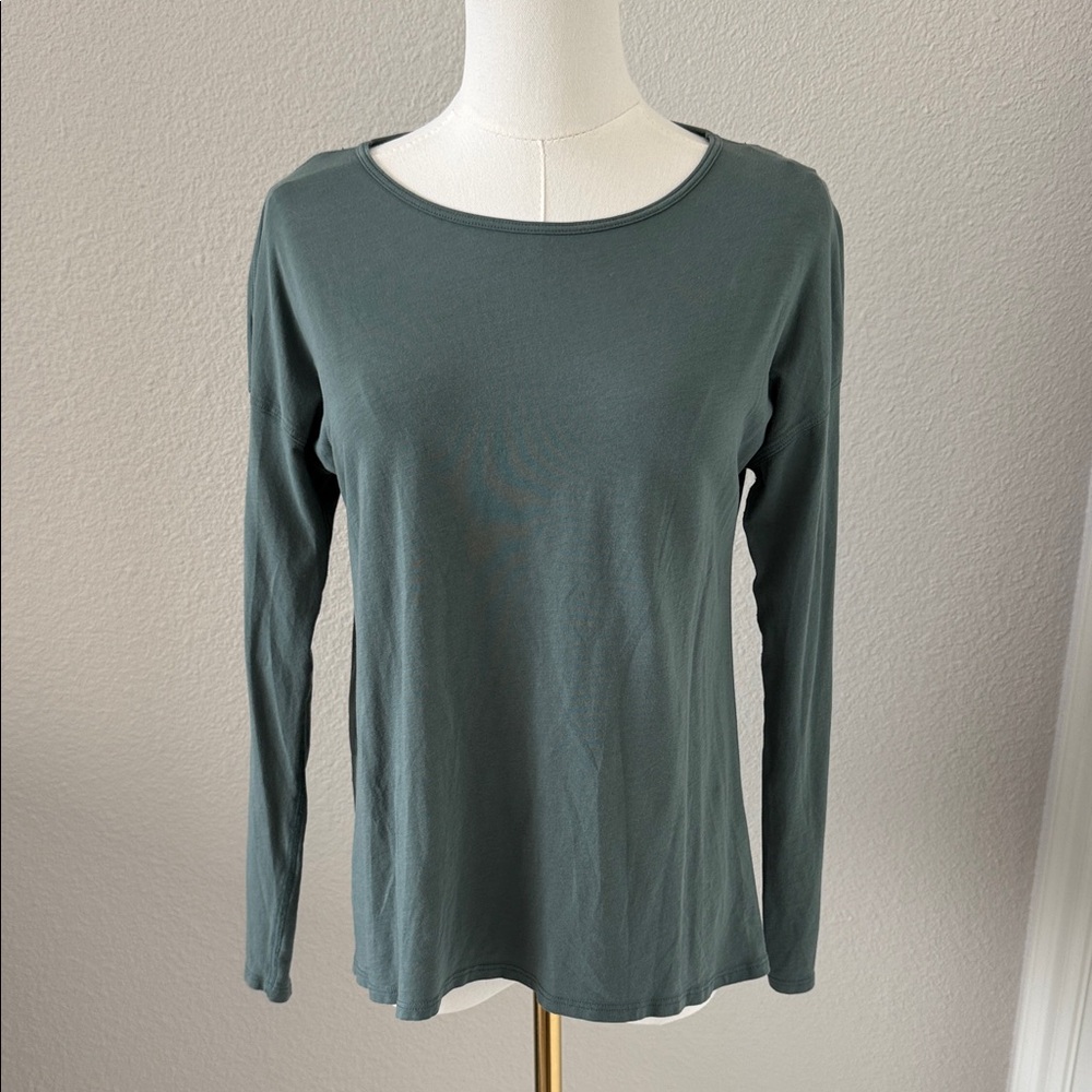 Lululemon Long-sleeve Top - Green - Size 2 - Excellent Condition